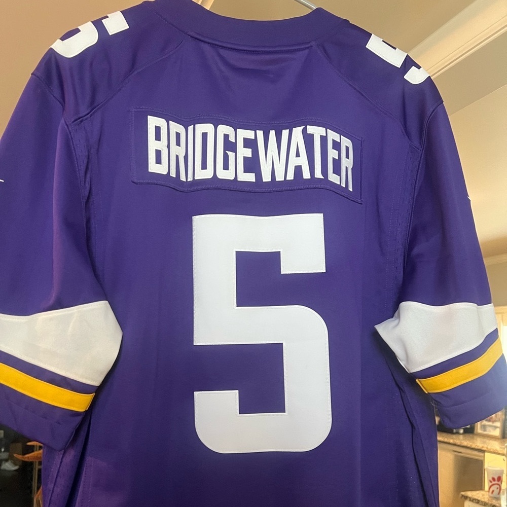 Men’s sports jerseys